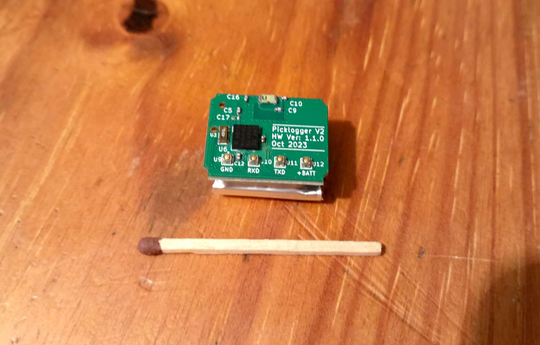 Picklogger and an orange.